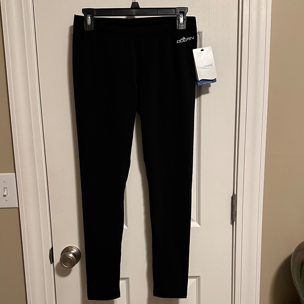 Dolfin Aquashape Black Activewear Leggings. NWT size medium.